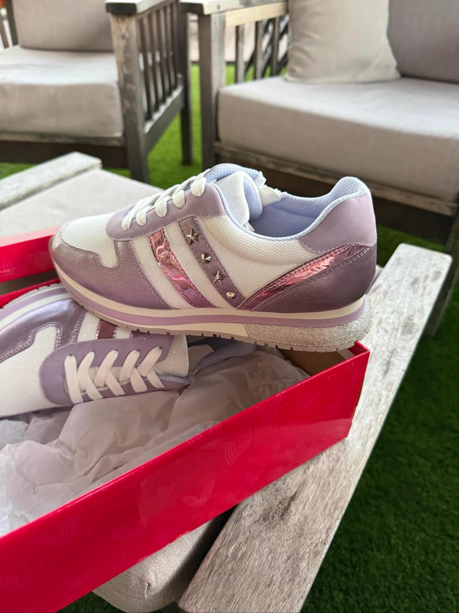Lila en witte sportschoenen met glinsterende details – photo 2